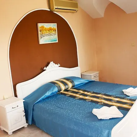 Hotell Family Paros 2 2*